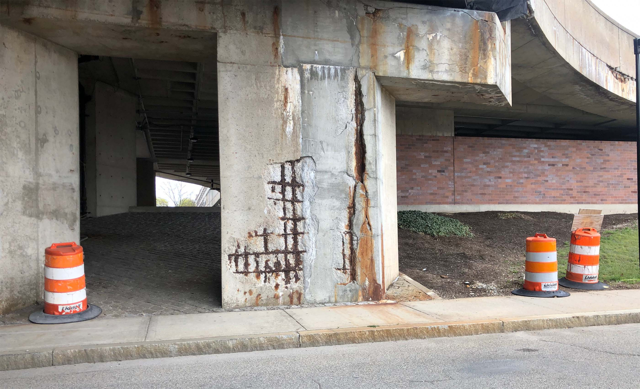 How to Repair Concrete Columns