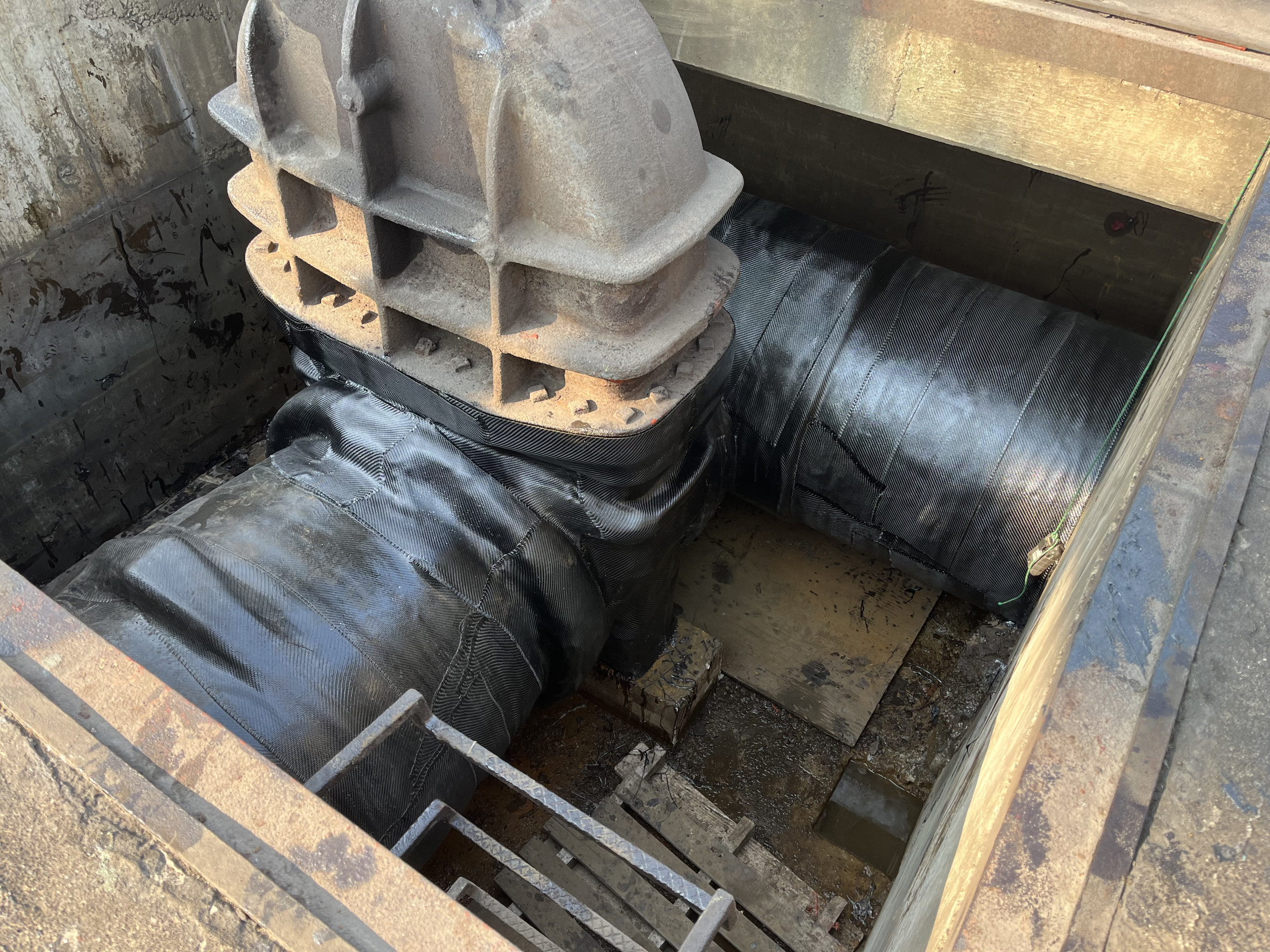 Composite wrap repair on large underground pipeline